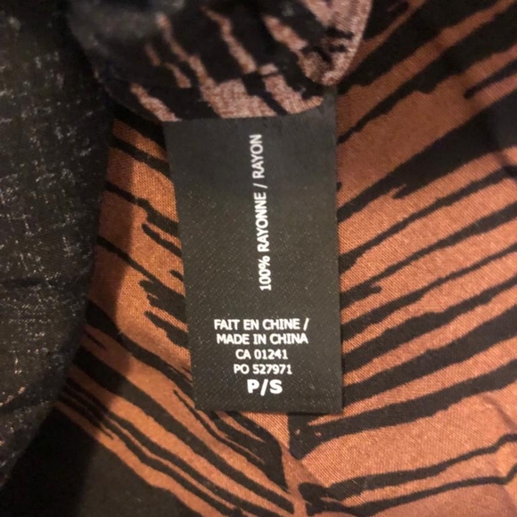 ๐2 for $15๐ Simon's Patterned Kimono-style Shrug - Picture 4 of 4